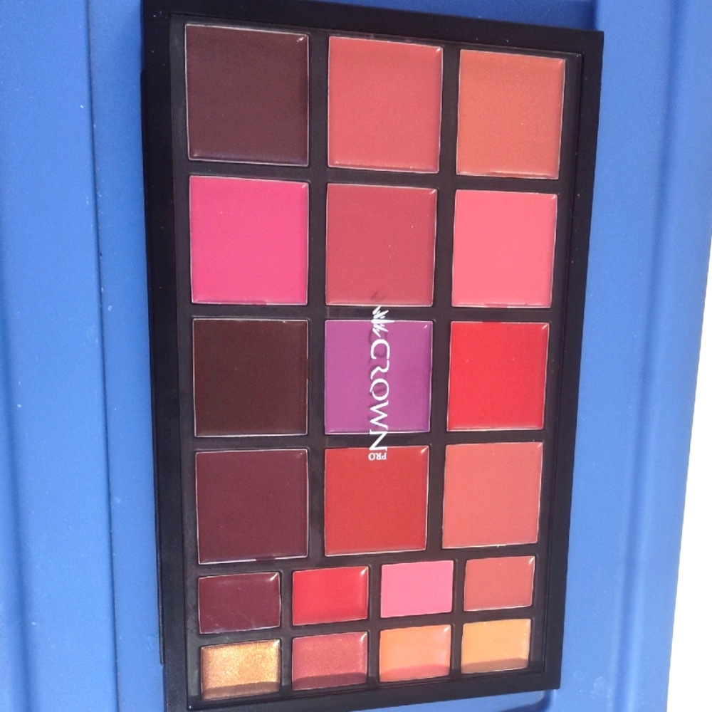 Crowne Lip Variety 20 Colors As Sparkle Shine Never Used In Case